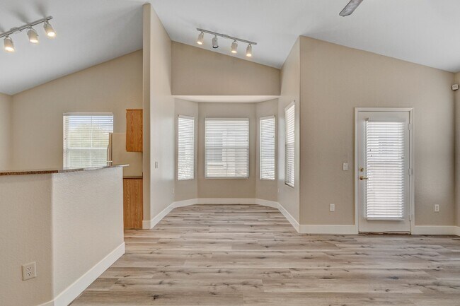 Building Photo - 10550 W Alexander Rd