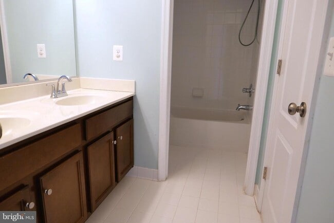 Building Photo - 25152 Sweet Myrtle Square