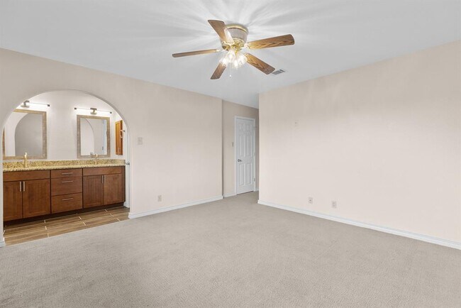 Building Photo - 2630 Gwendolyn Ln