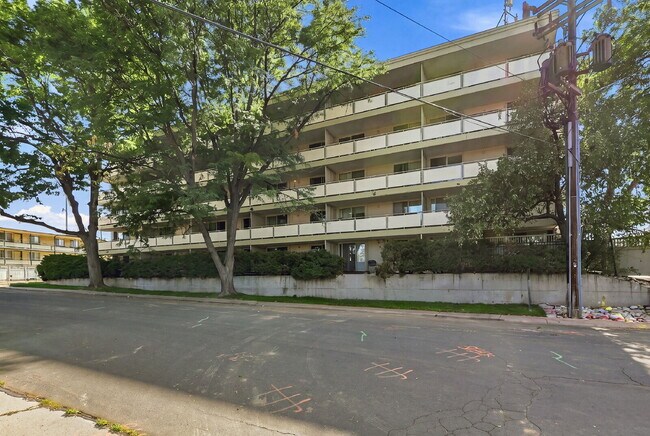 Building Photo - $1,670.95 with $300 Off the first month's rent - 2 Beds, 1.5 Bath, Condo in Denver with Balcony!