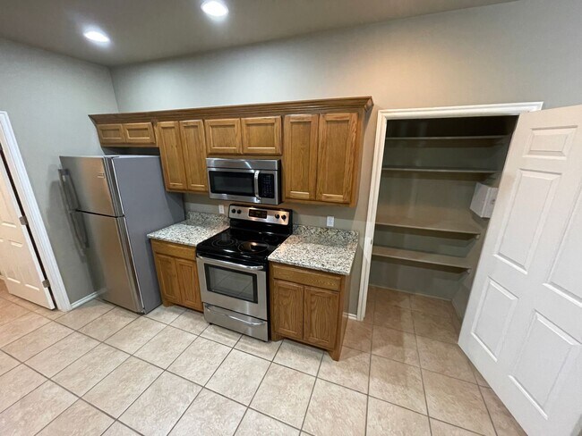 Building Photo - 3 br, 2 bath House - 400 N Willowood Drive