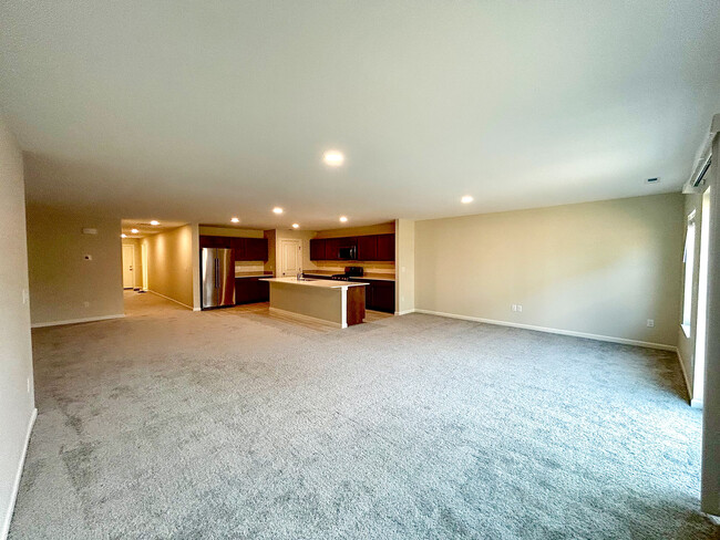 Building Photo - 9291 Candytuft Dr SE