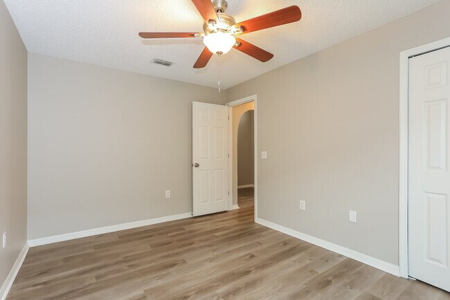 Building Photo - 10415 Song Sparrow Ln