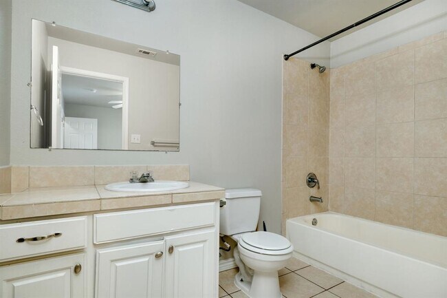 Building Photo - 107 Castleberry Ct