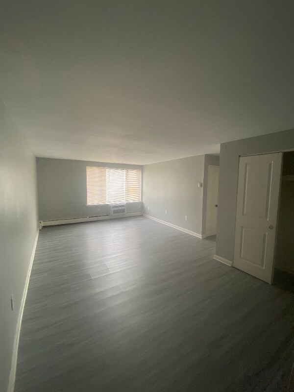 Primary Photo - 31 Gillett St