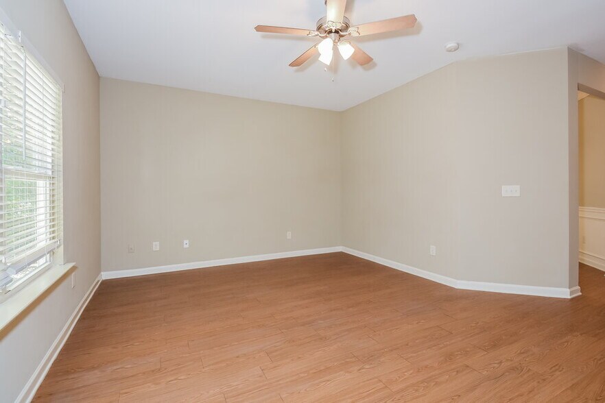 Building Photo - 504 Hill Crest Cir