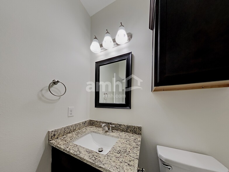 Building Photo - 2550 Riverway Dr
