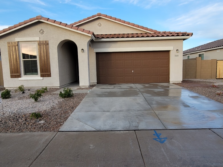 Primary Photo - 260 E Hawaii Dr