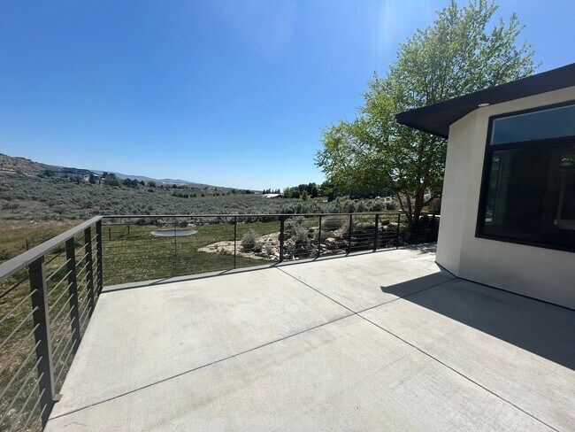 Building Photo - Luxury Living in StarView Estates - 4.98 A...