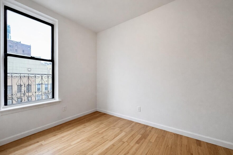 Building Photo - 401 E 68th St