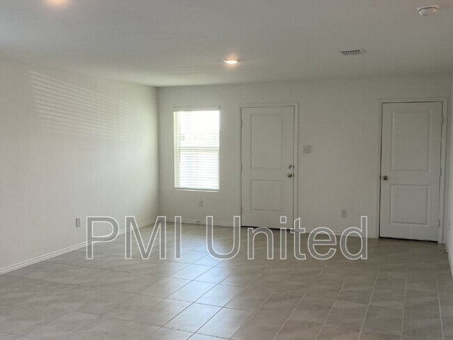 Building Photo - 1361 Plum Rd
