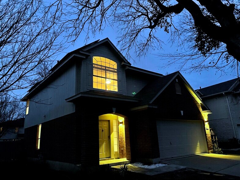 Building Photo - 13400 Rossello Dr