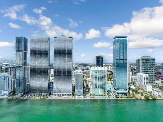 Building Photo - 700 NE 25th St