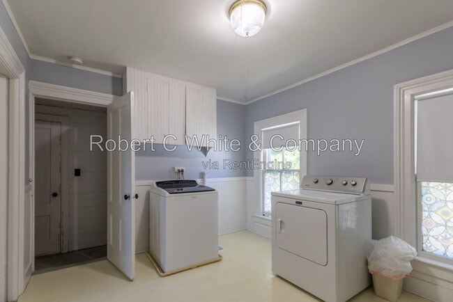 Building Photo - 23 Parsonage Rd
