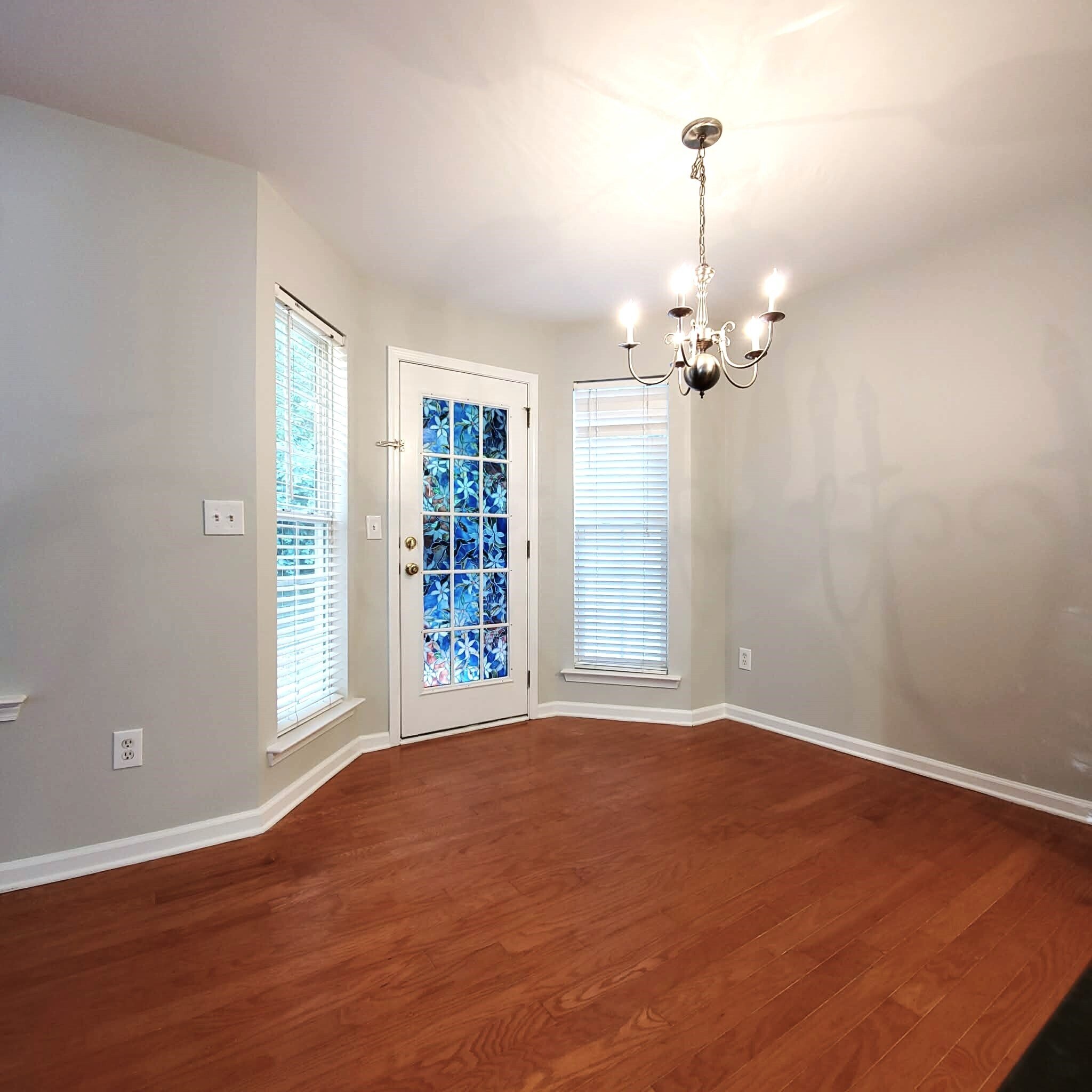 Building Photo - 300 Cottonwood Creek Cir