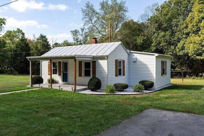 Building Photo - 826 Horsehead Rd