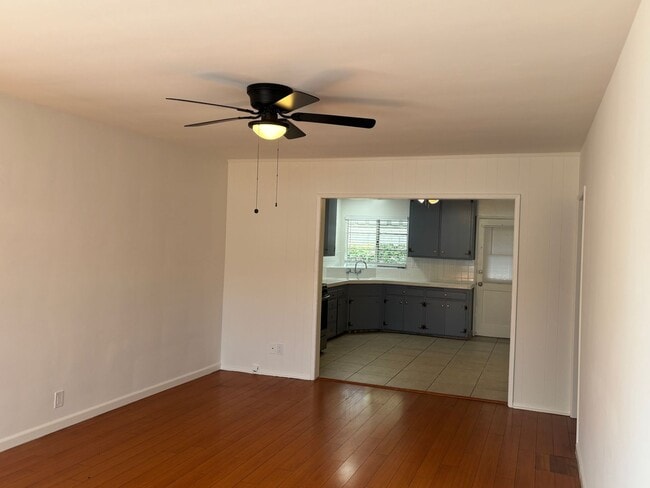 Building Photo - 711 W Wilson Ave