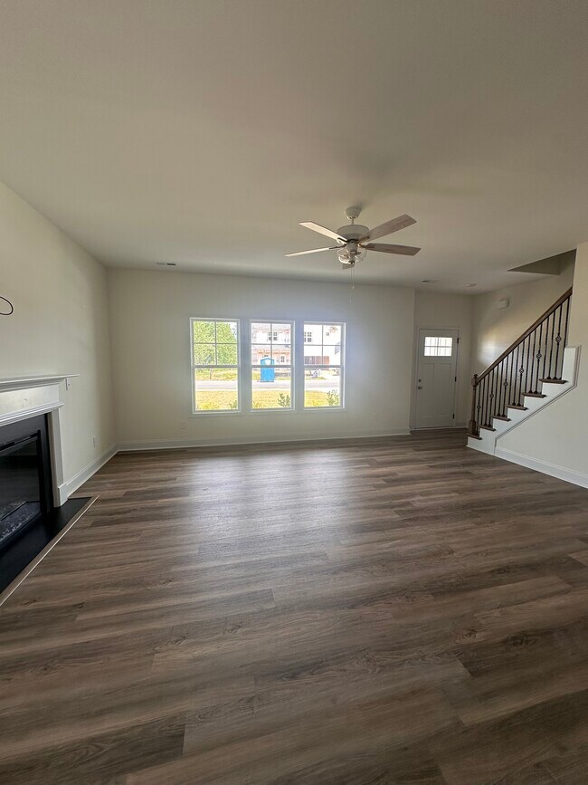 Building Photo - 341 Edwinstowe Ave