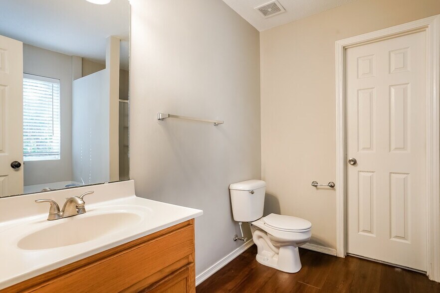 Building Photo - 936 Mailwood Dr