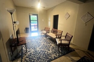 Building Photo - 445 W Mangrum Dr