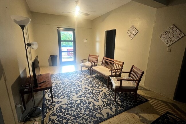 Building Photo - 445 W Mangrum Dr