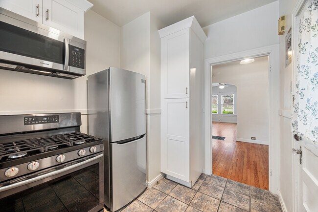 Building Photo - Huisache