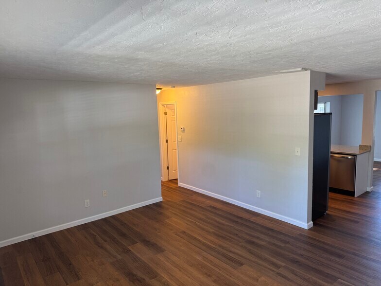 Building Photo - 438 80th Ave N