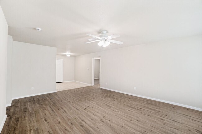 Building Photo - NEWLY-REMODELED 3-BEDROOM HOME IN HERITAGE SUBDIVISION