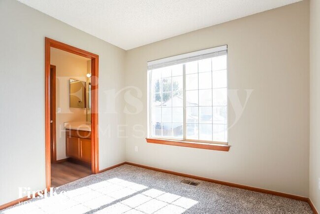 Building Photo - 8870 Clover Meadow Ln