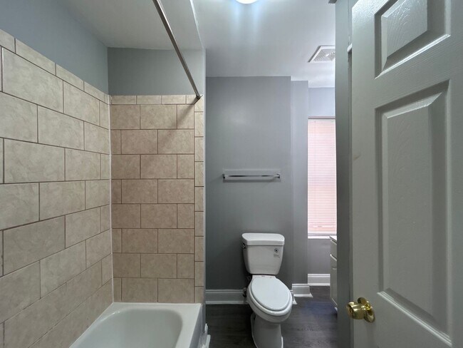 Building Photo - Baltimore - 4 Bedrooms and 2.5 baths Available!