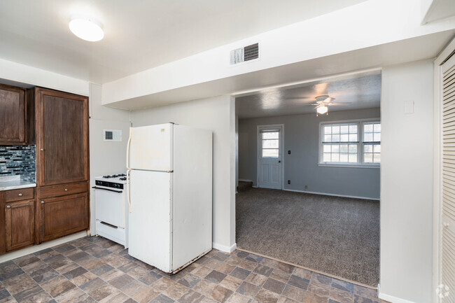 3BD, 1BA - 1000SF - Kitchen - Park Lane Manor Apartments