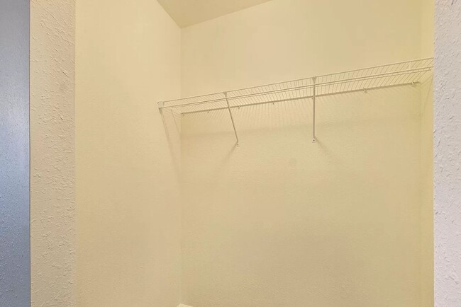 Building Photo - Beautiful Newer Condo for Lease