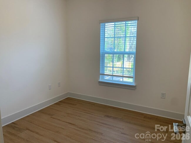 Building Photo - 3515 Markland Dr