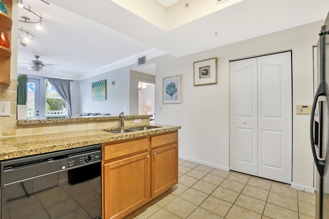 Building Photo - 276 Murcia Dr