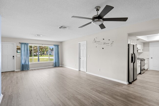 Building Photo - 7907 Sebastian Rd