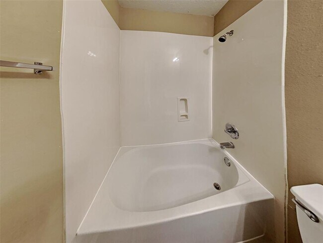 Building Photo - 706 Razee Ct