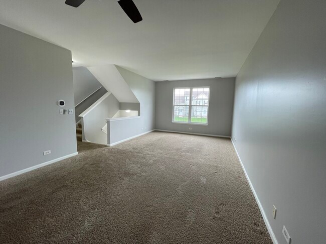 Building Photo - 1624 Fieldstone Dr N