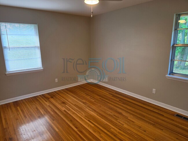 Building Photo - 6601 Blue Bird Dr