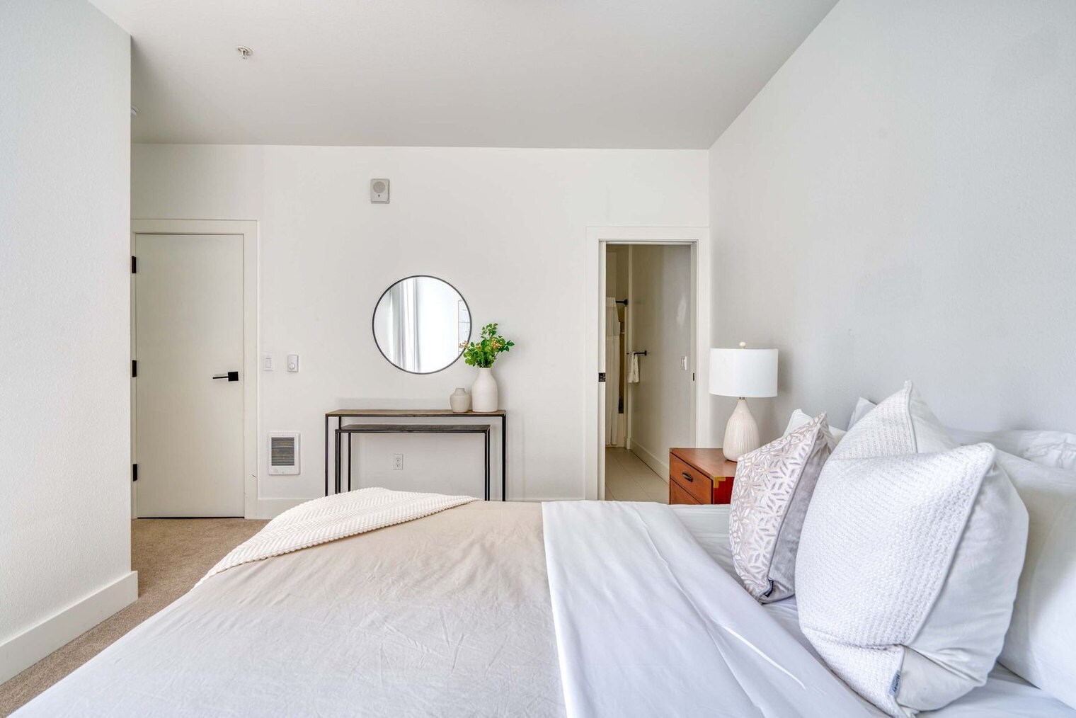 Building Photo - 4980 N Vancouver Ave