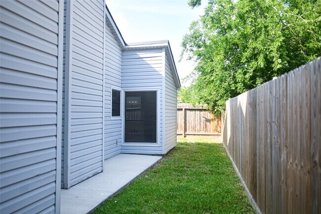 Building Photo - 18322 Autumn Trails Ln