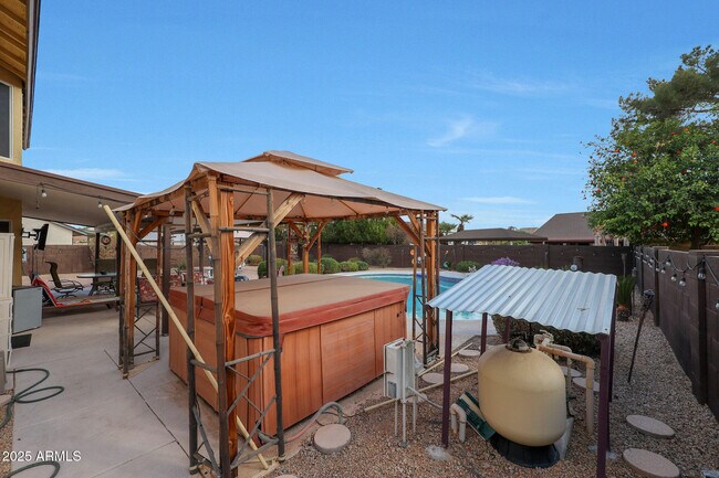Building Photo - 15237 N 61st Dr