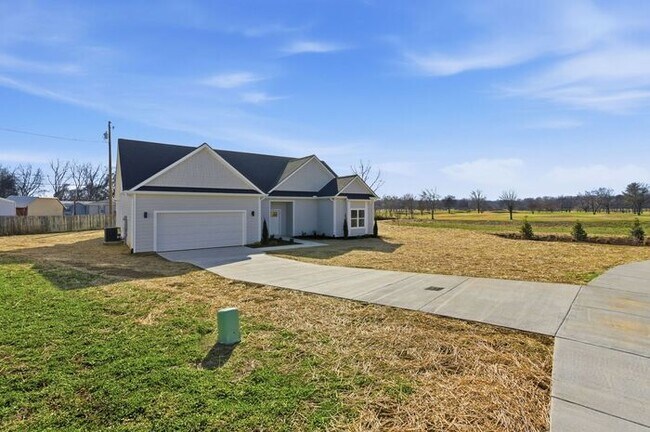 Building Photo - Brand New Home in Old Hickory - Golf Course Views - Pet Friendly
