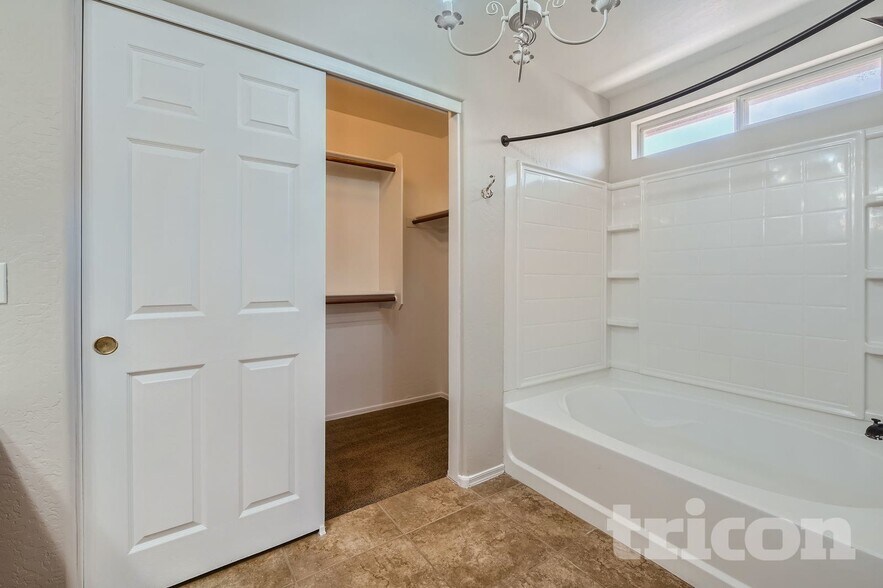 Building Photo - 1351 E Stirrup Ln