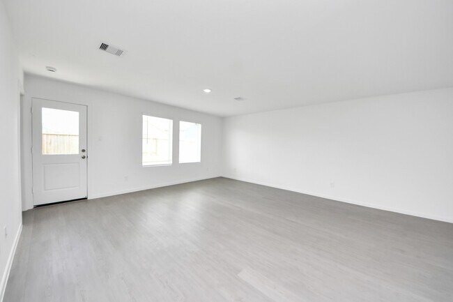 Building Photo - 105 Nicholas Rd