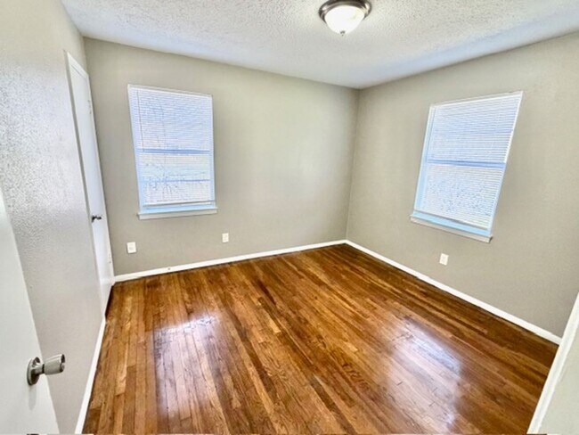 Building Photo - LochinvarDr5572