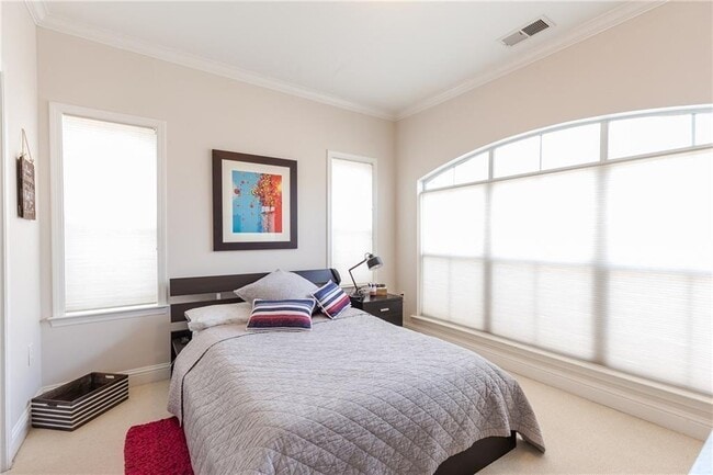 Building Photo - 1155 Glenridge Pl NE