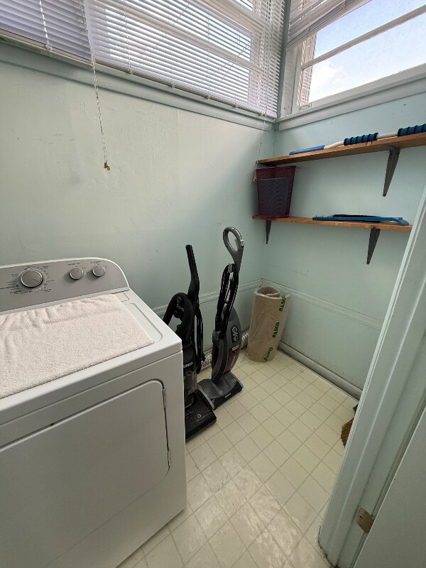 Building Photo - 490 Sunliner Dr
