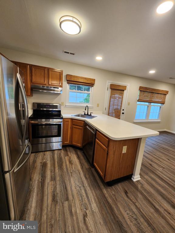 Building Photo - 12 Pondview Ct