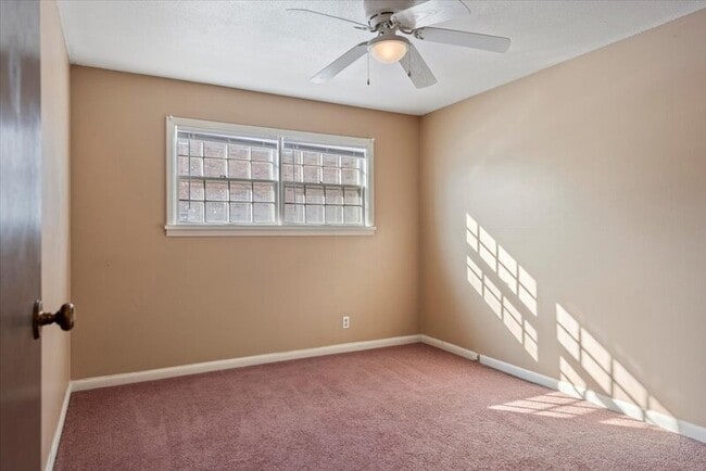 Building Photo - 117 S Elder Ln