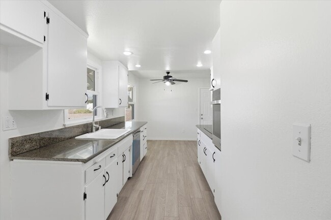 Building Photo - 2986 Calle Quebracho